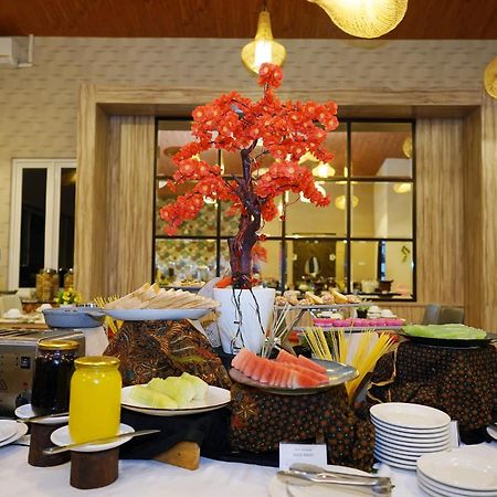 Front One Hotel Sragen Экстерьер фото