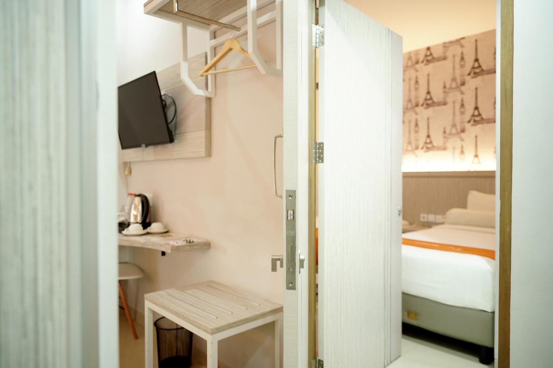 Front One Hotel Sragen Экстерьер фото