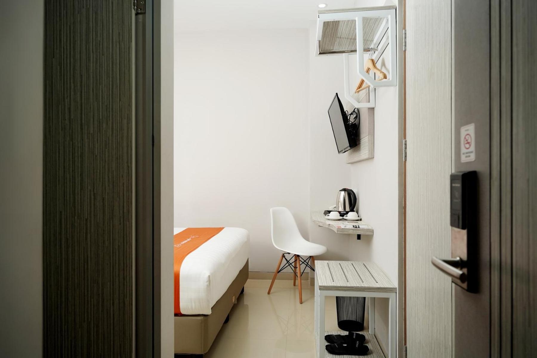 Front One Hotel Sragen Экстерьер фото