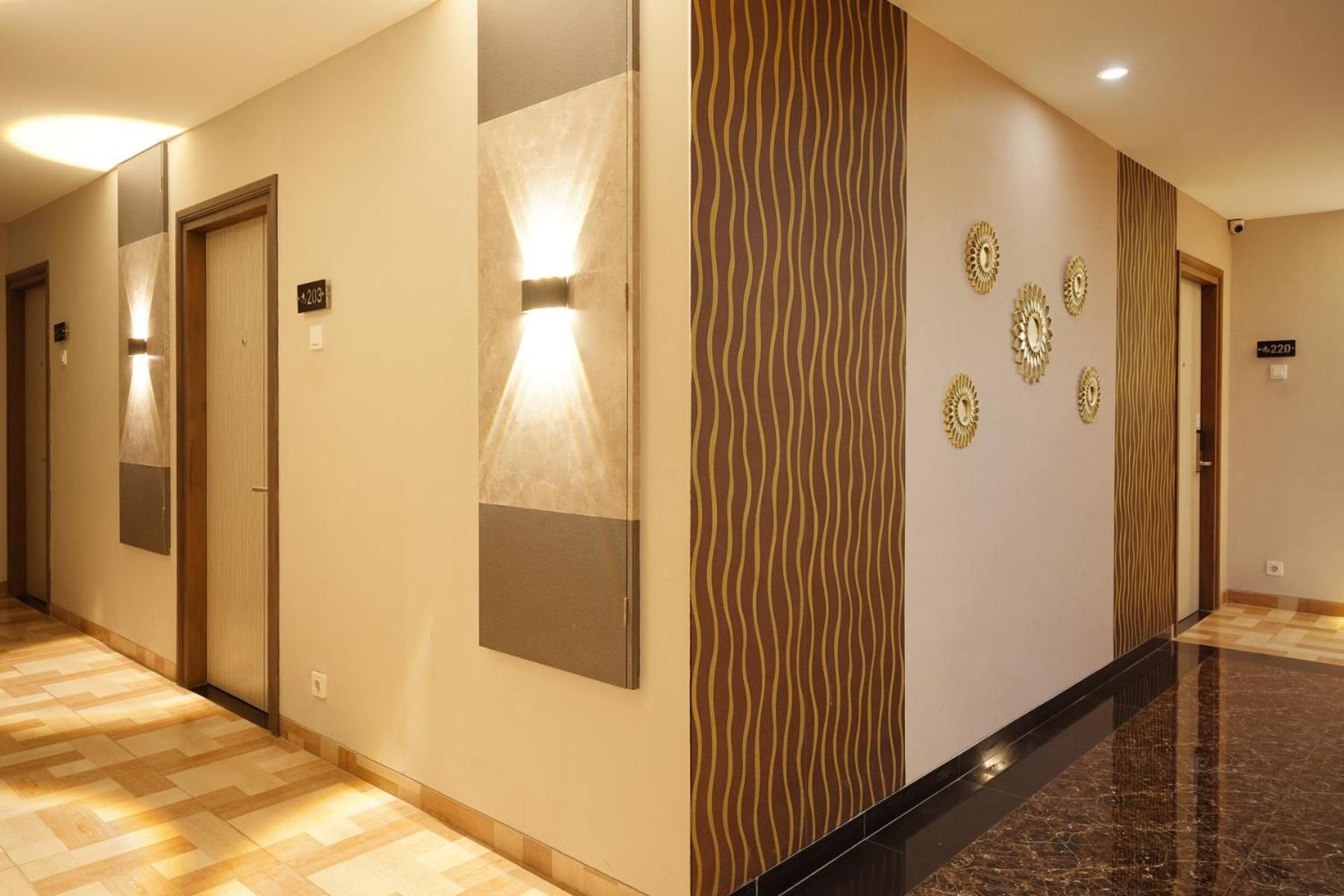 Front One Hotel Sragen Экстерьер фото
