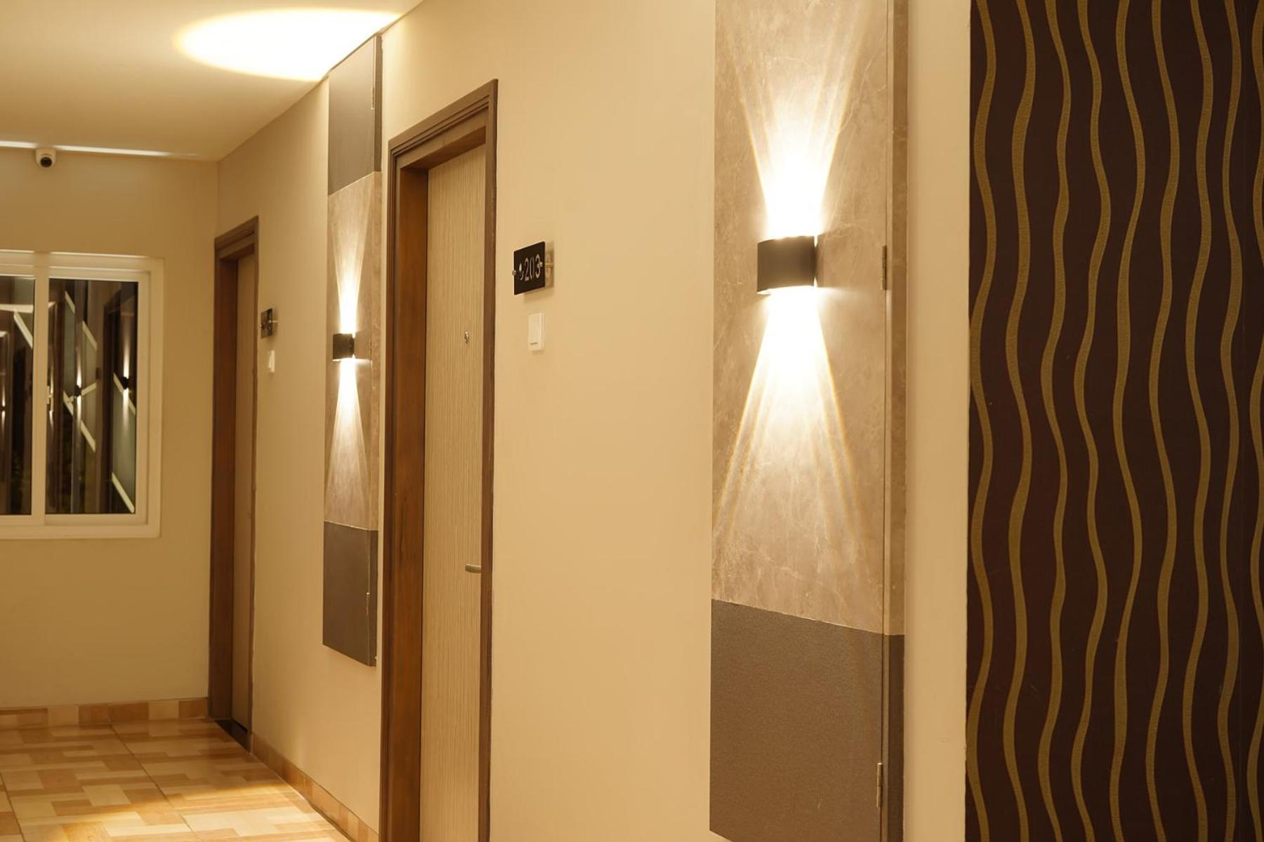Front One Hotel Sragen Экстерьер фото