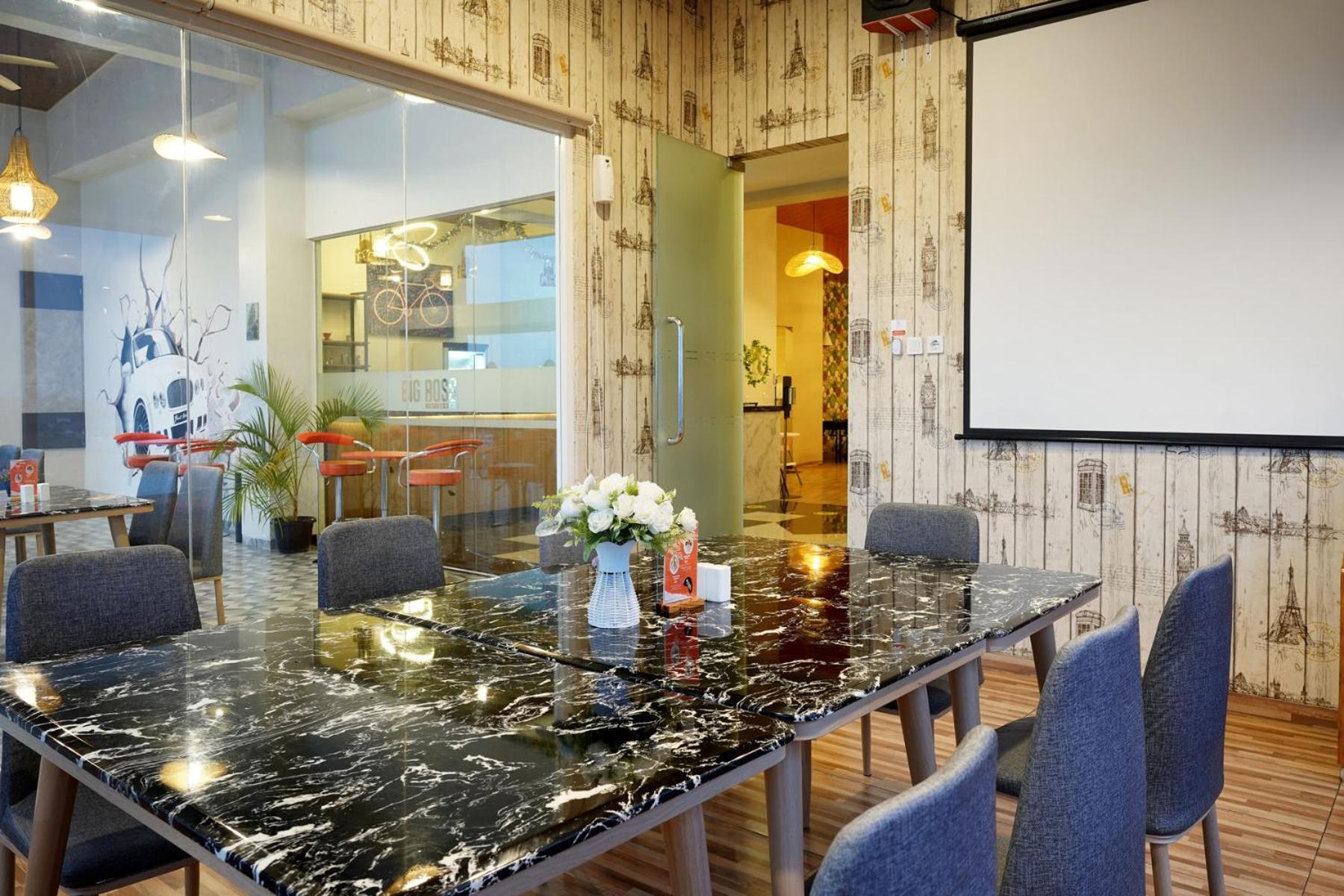 Front One Hotel Sragen Экстерьер фото