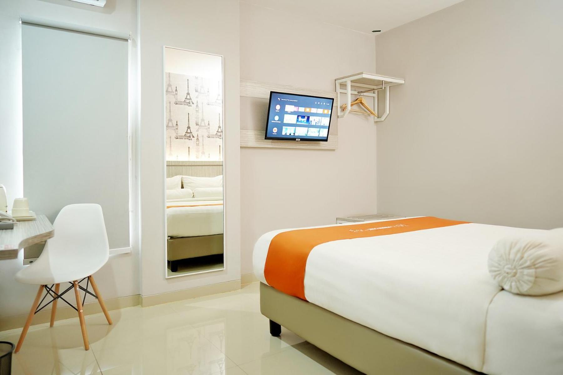 Front One Hotel Sragen Экстерьер фото